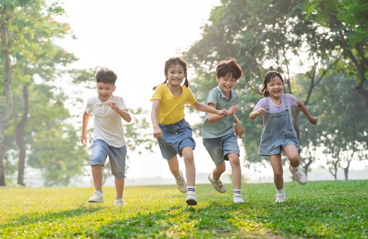 ketangguhan mental anak, cara membangun mental kuat pada anak, mendidik anak percaya diri, pola asuh anak tangguh, psikologi anak usia dini, membangun karakter anak, cara melatih kemandirian anak.